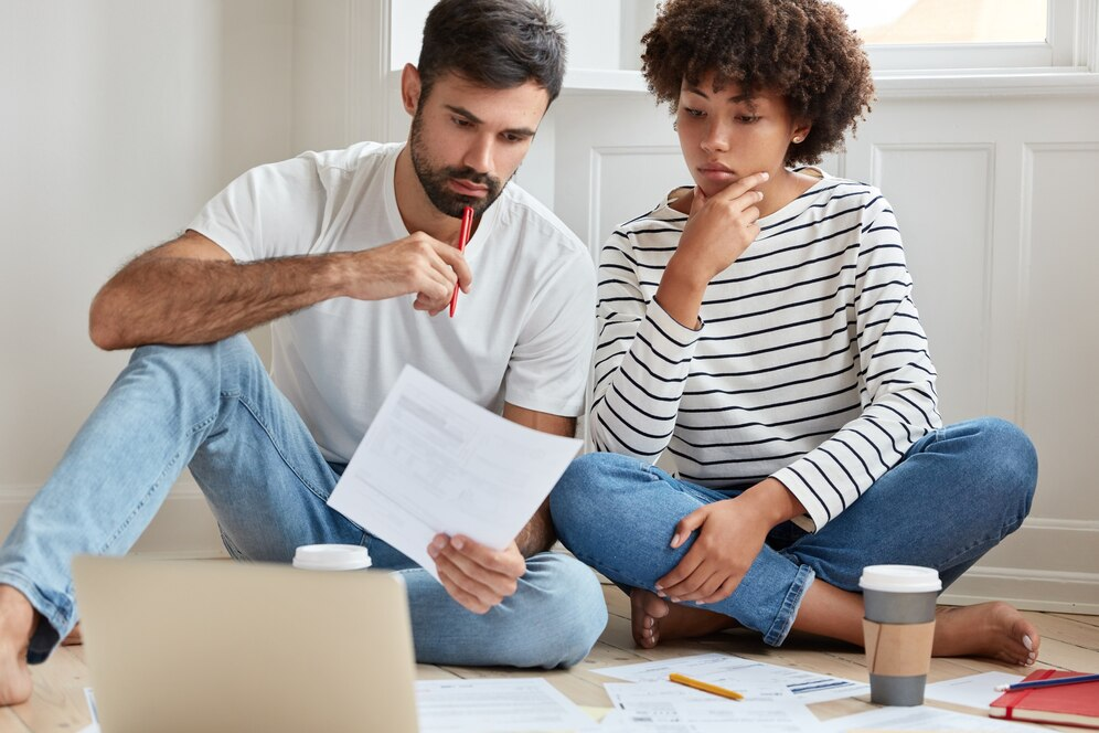 Splitting bills as a couple: How to do